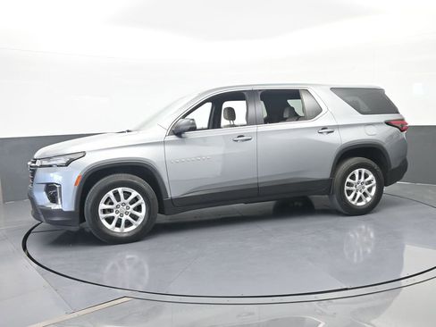 Used 2023 Chevrolet Traverse LS FWD image 2