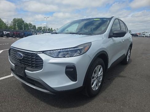 Certified 2025 Ford Escape Active AWD/4WD image 2
