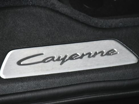 Used 2024 Porsche Cayenne AWD/4WD image 15