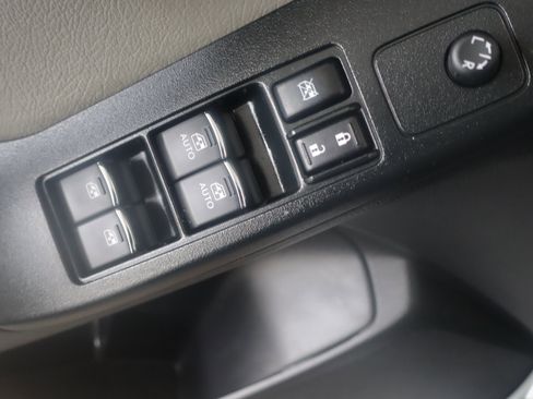 Used 2017 Subaru Forester 2.5i Premium w/ All-Weather Package image 2