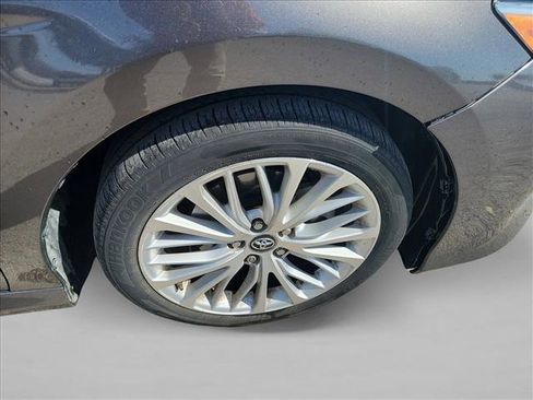 Used 2019 Toyota Camry XLE image 10