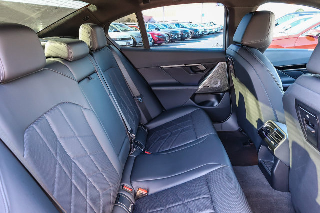 Used 2024 BMW 530i w/ M Sport Package RWD image 19