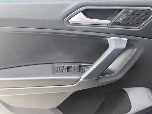 Used 2020 Volkswagen Tiguan SE FWD image 27