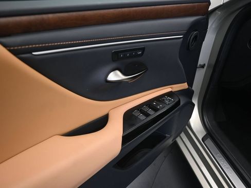 Certified 2025 Lexus ES 350 w/ Premium Package FWD image 11