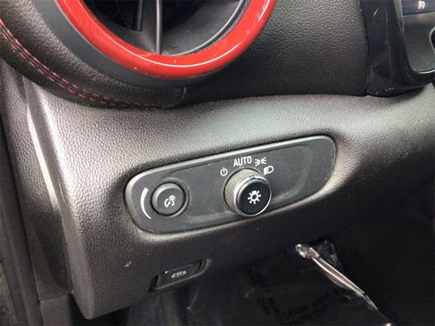 Used 2022 Chevrolet Blazer RS w/ Enhanced Convenience Package image 18