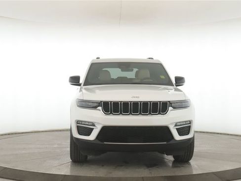 Used 2025 Jeep Grand Cherokee Limited image 12