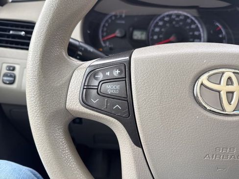 Used 2011 Toyota Sienna LE image 22