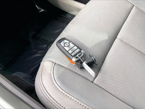 Used 2018 Ford F150 Lariat w/ Equipment Group 502A Luxury image 10