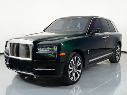 Used 2023 Rolls-Royce Cullinan w/ Cullinan Package image 24