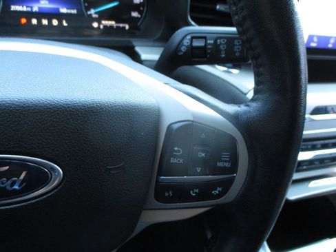 Used 2021 Ford Explorer XLT w/ Equipment Group 202A image 12