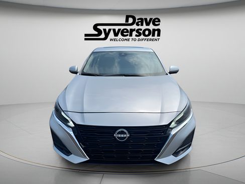 Used 2025 Nissan Altima 2.5 SL FWD image 2