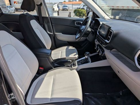 Used 2025 Hyundai Venue SEL FWD image 31