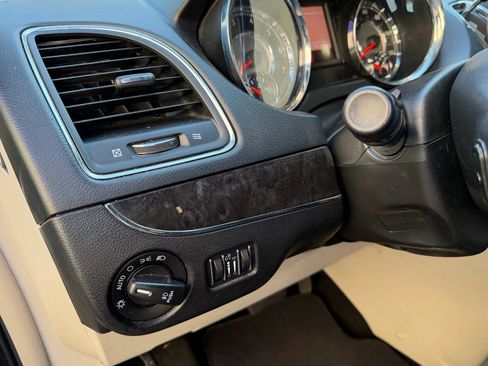 Used 2014 Chrysler Town & Country Touring FWD image 24