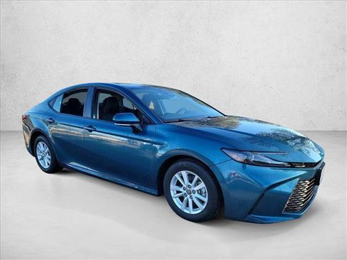 Used 2025 Toyota Camry LE image 2