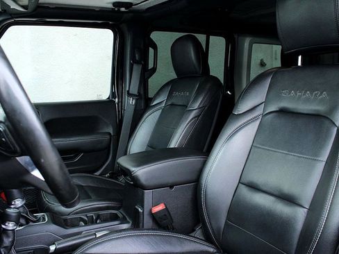 Used 2019 Jeep Wrangler Unlimited Sahara w/ Dual Top Group image 9