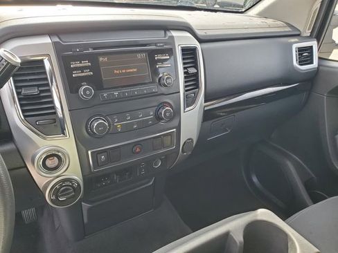 Used 2017 Nissan Titan SV image 20