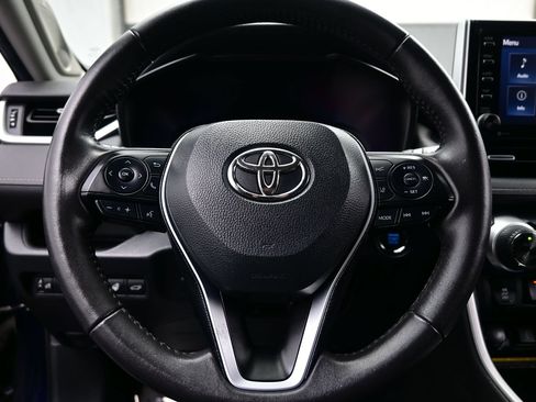 Used 2020 Toyota RAV4 XLE Premium FWD image 23