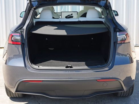 Used 2023 Tesla Model Y Long Range image 10