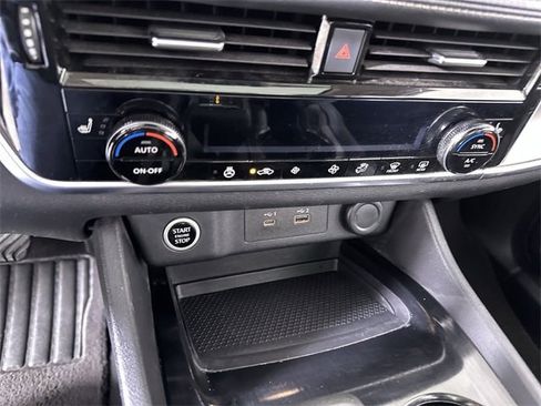 Used 2021 Nissan Rogue SV w/ Premium Package image 17