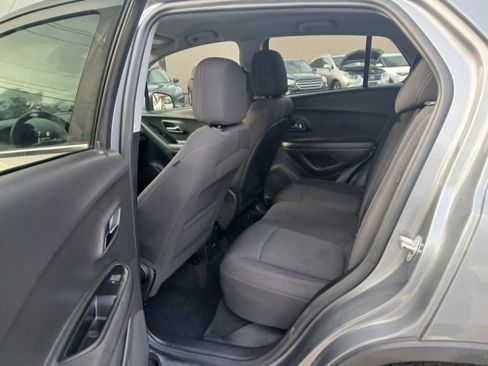 Used 2020 Chevrolet Trax LT w/ LPO, Protection Package AWD/4WD image 11
