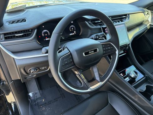 Used 2025 Jeep Grand Cherokee Limited AWD/4WD image 20
