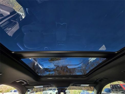 Used 2026 Chevrolet Traverse Z71 w/ Driver Confidence Package image 33