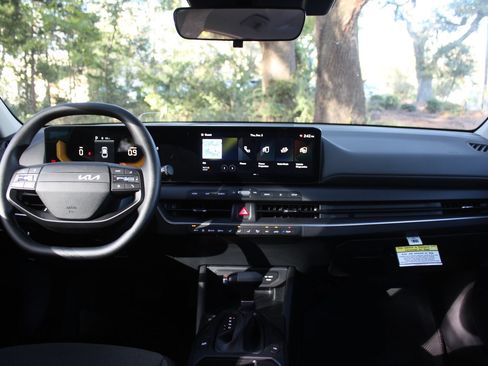 New 2026 Kia K4 FWD image 21