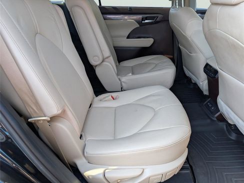 Used 2021 Toyota Highlander Limited image 37