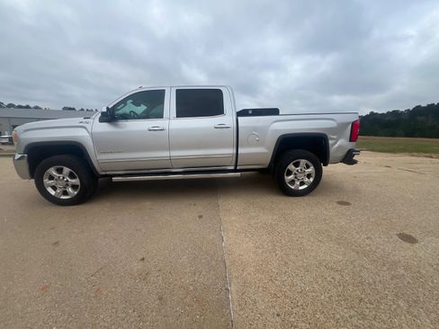 Used 2015 GMC Sierra 2500 SLT w/ Suspension Package, Off-Road image 3