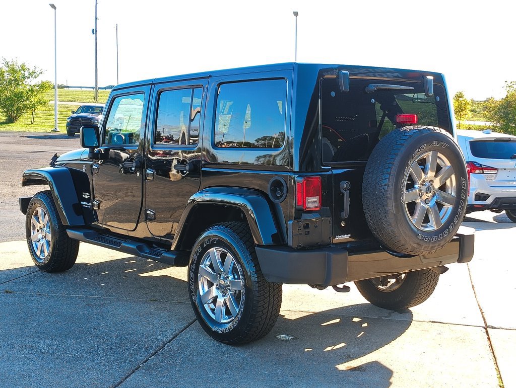Used 2016 Jeep Wrangler Unlimited Sahara w/ Dual Top Group AWD/4WD image 7