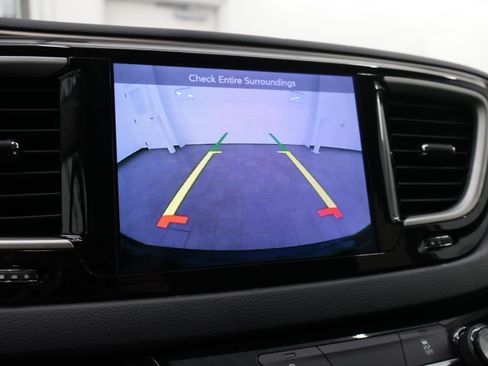 Used 2017 Chrysler Pacifica Touring-L FWD image 17