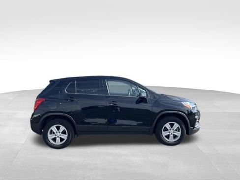 Used 2021 Chevrolet Trax LS w/ Tint and Cruise Package AWD/4WD image 6