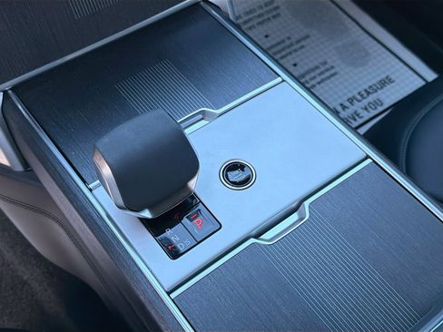 Used 2024 Land Rover Range Rover Autobiography image 29