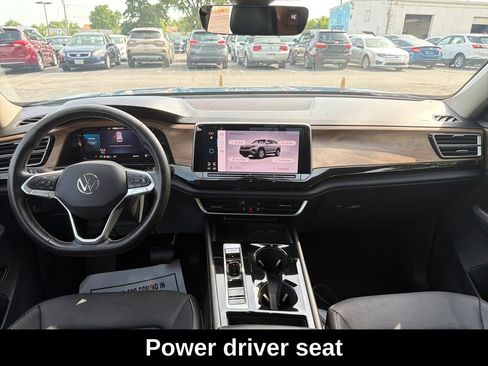 Used 2025 Volkswagen Atlas SE w/ Panoramic Sunroof Package FWD image 15