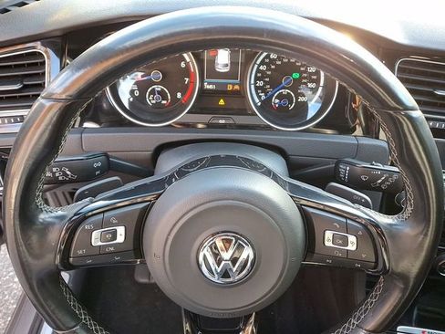 Used 2017 Volkswagen Golf R 4-Door image 19