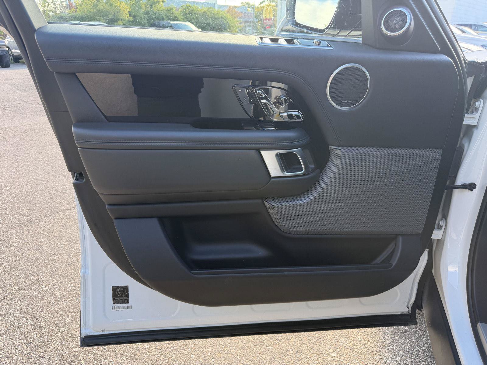 Used 2018 Land Rover Range Rover HSE AWD/4WD image 12