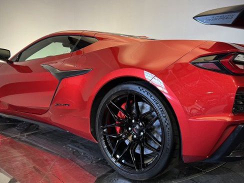 Used 2024 Chevrolet Corvette Z06 w/ Z07 Performance Package RWD image 25