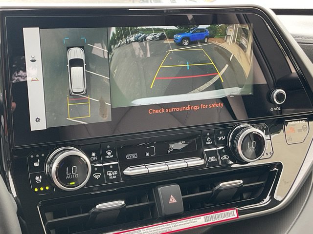 Used 2024 Toyota Highlander Limited AWD/4WD image 32