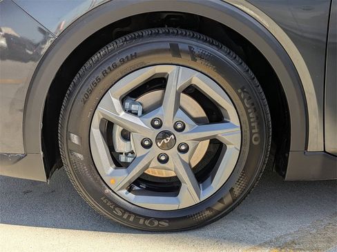 Used 2025 Kia K4 LXS image 31