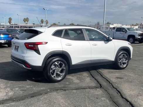 New 2026 Chevrolet Trax LT FWD image 8