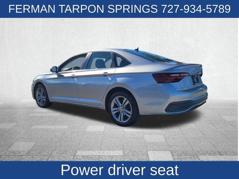 Used 2024 Volkswagen Jetta SE image 7