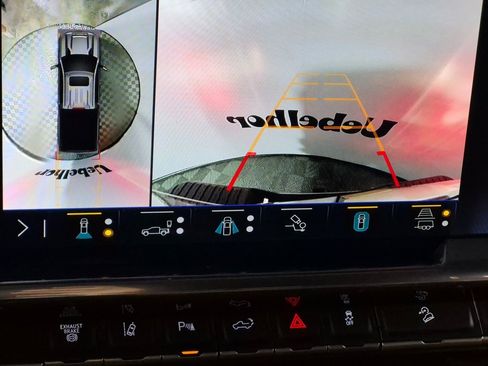 Used 2024 Chevrolet Silverado 3500 High Country w/ Technology Package image 19