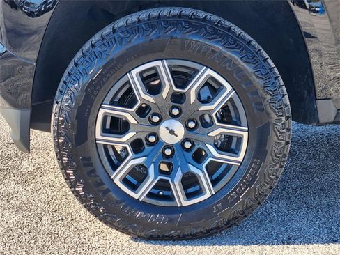 Used 2025 Chevrolet Colorado Z71 image 10