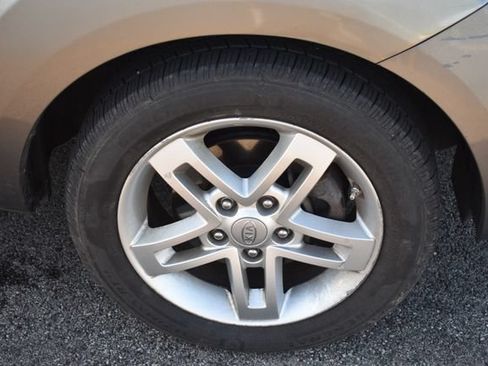 Used 2011 Kia Soul + FWD image 11