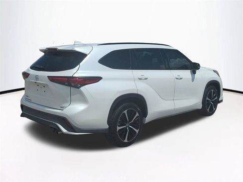 Used 2021 Toyota Highlander XSE FWD image 5