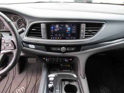 Used 2022 Buick Enclave Essence w/ Sport Touring Edition image 20