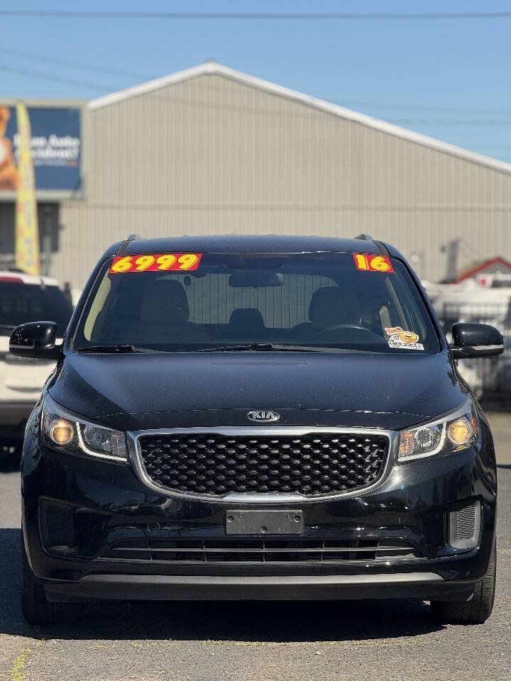 Used 2016 Kia Sedona LX w/ LX Convenience Package FWD image 2