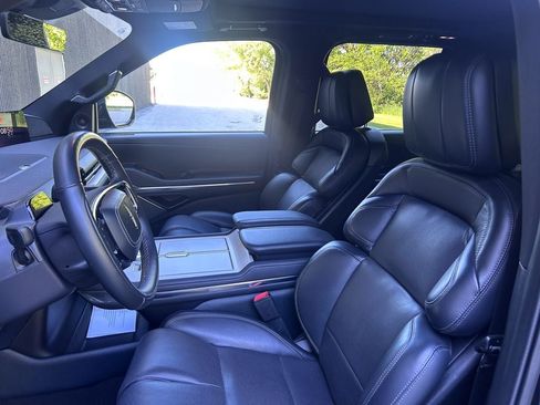 Used 2025 Lincoln Navigator Reserve w/ Jet Appearance Package AWD/4WD image 11