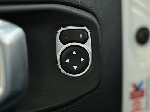Used 2022 Jeep Wrangler Unlimited Sahara w/ Cold Weather Group AWD/4WD image 18