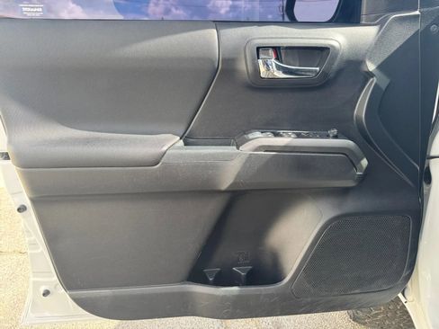 Used 2020 Toyota Tacoma TRD Off-Road image 13